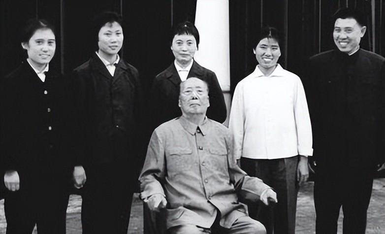 孩子集体活动，建立信任与友谊的桥梁