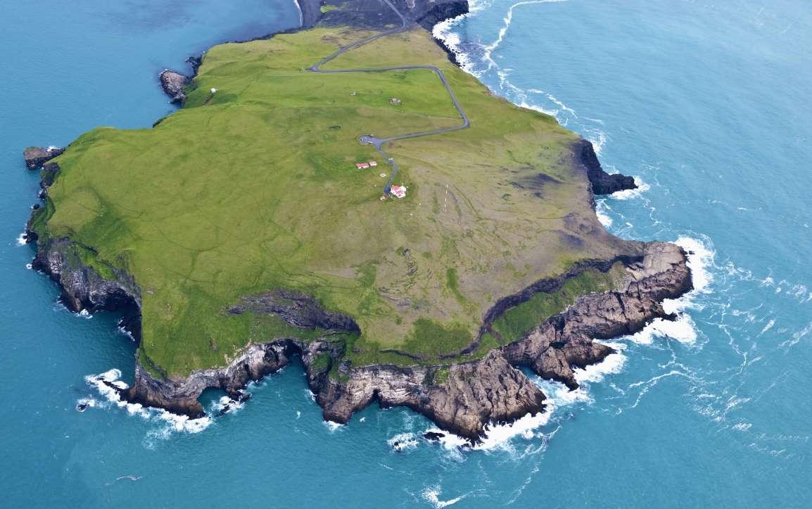 探索遥远岛屿的独特自然景观