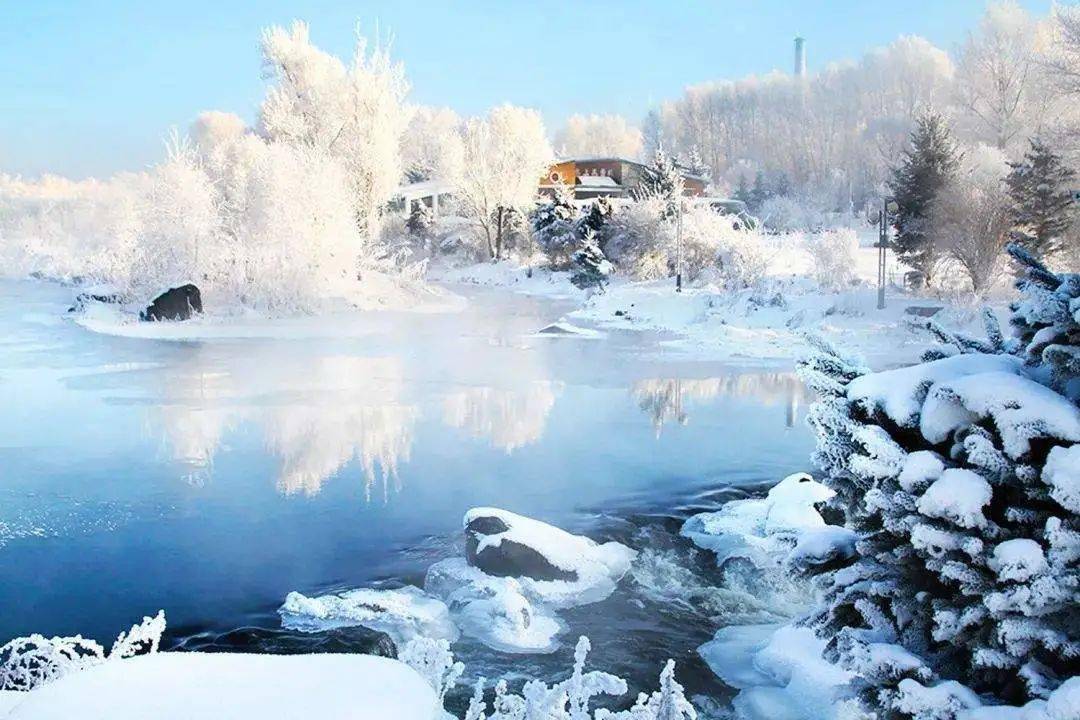 初春湖泊，冰雪消融的诗意画卷