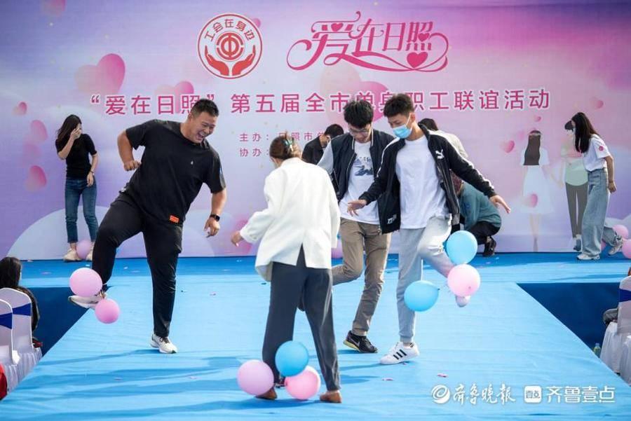 暖阳下的沙滩与海韵，海浪轻拍岸边听心语