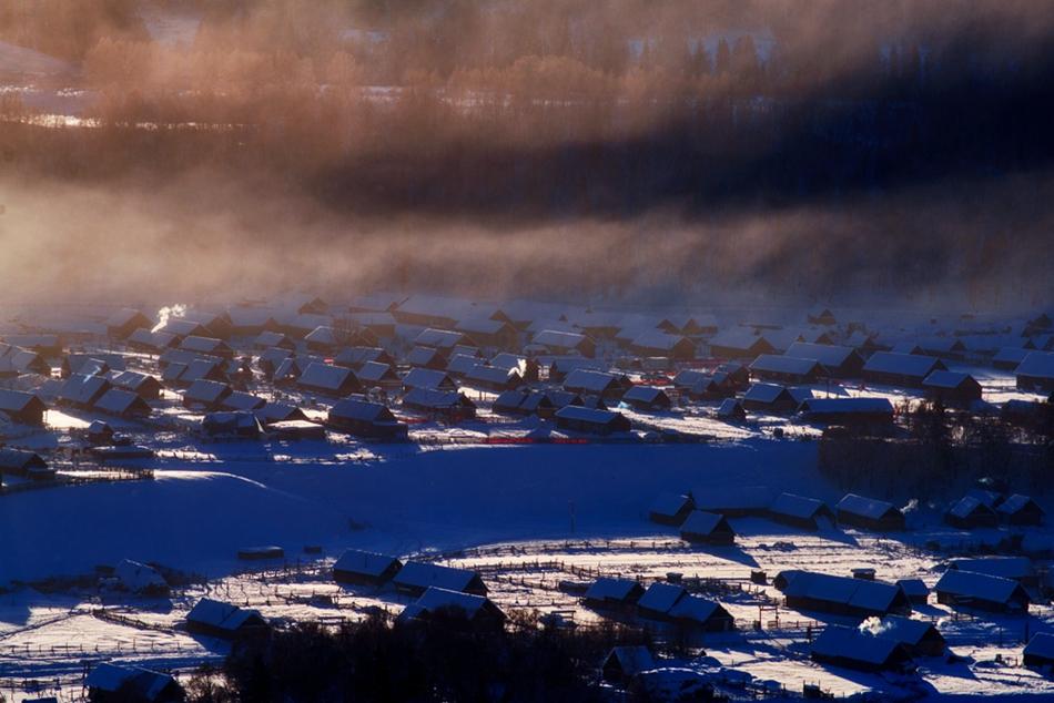 冬阳洒雪道，冰雪路上的暖美景