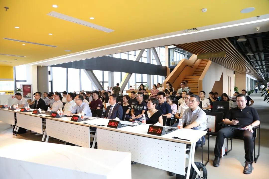 智能数据分析，优化企业战略决策的关键路径