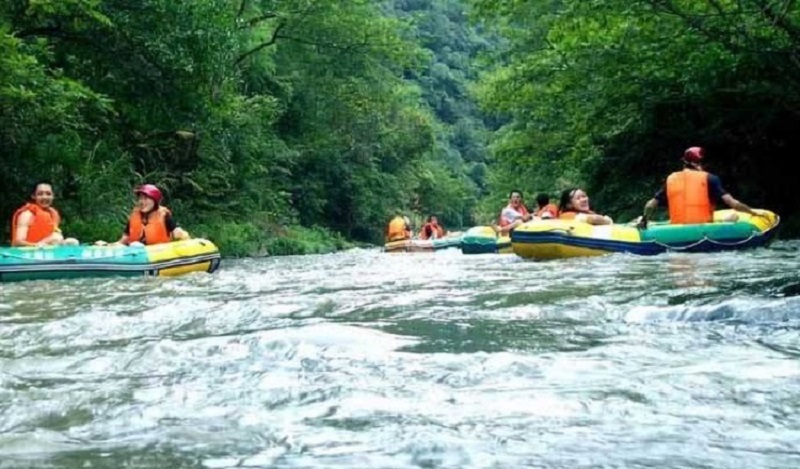 峡谷漂流之旅，水流速度与激情的碰撞体验