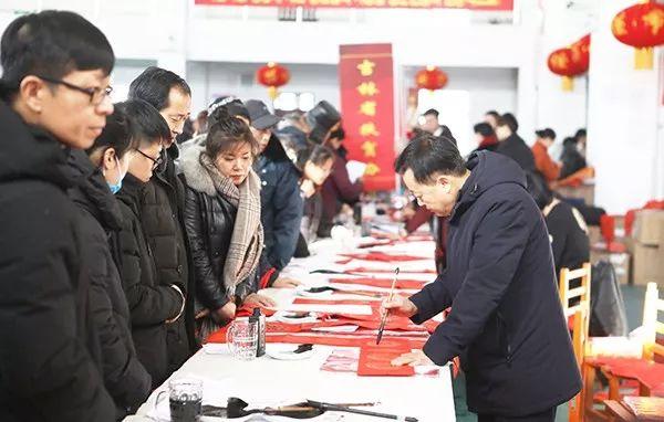 手工艺与现代科技融合创新，探索未来艺术新领域