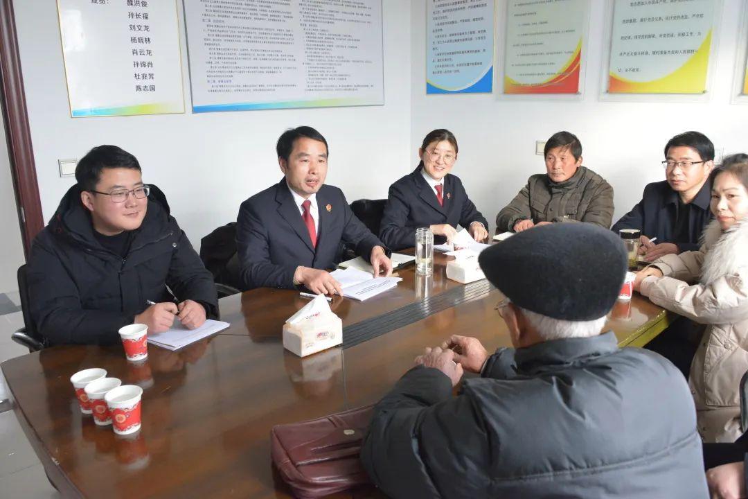 社会媒体中的文化身份与自我展现