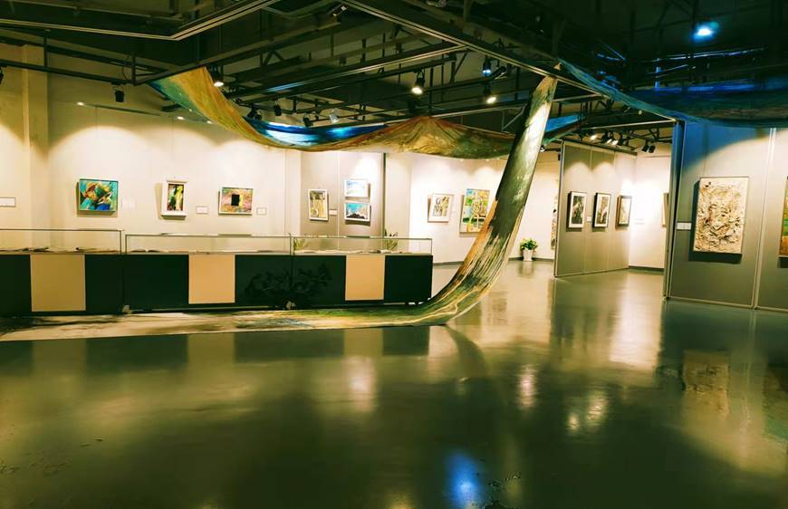 高科技艺术展中的文化观念与社会变化，多维度探讨分析