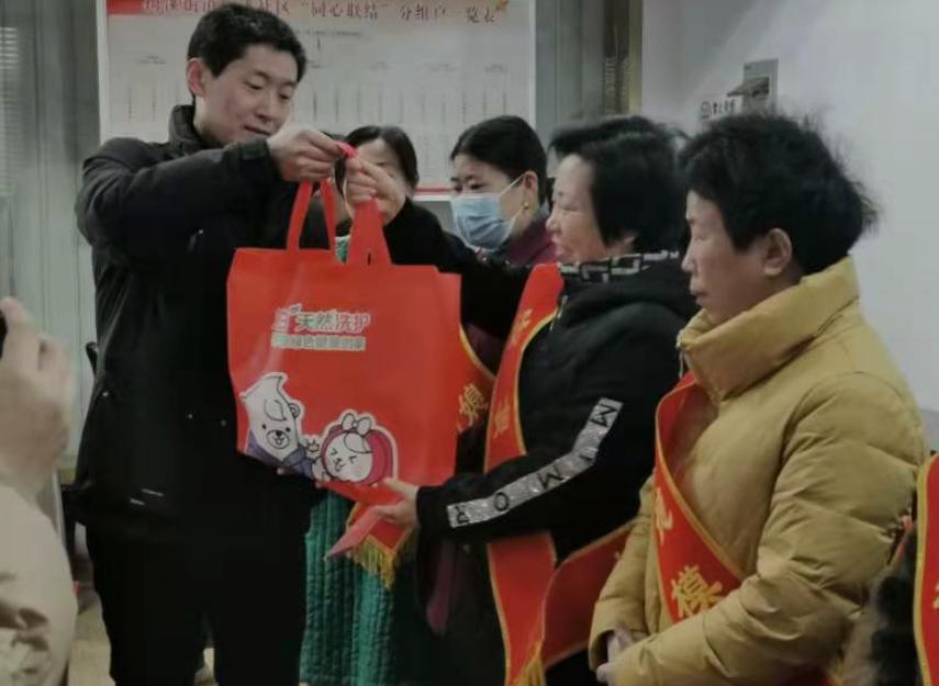 学生如何通过社区服务提升社会适应力，实践方法与经验分享