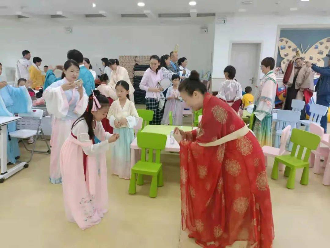 古诗词中的自然意象与地方文化的交融与互动