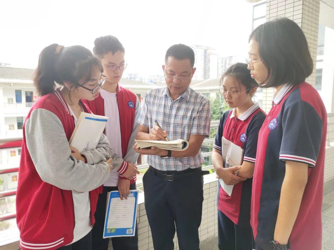 知识传授与学生兴趣融合，构建高效教育新模式
