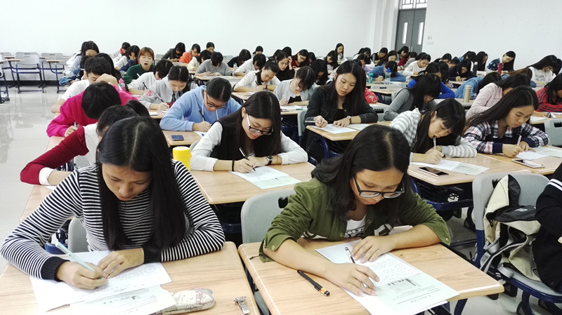 教师文化素养对学生综合能力培养的影响与重要性
